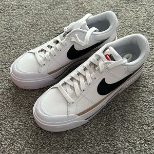 NIB Women’s Nike Court Legacy Lift, Size 7